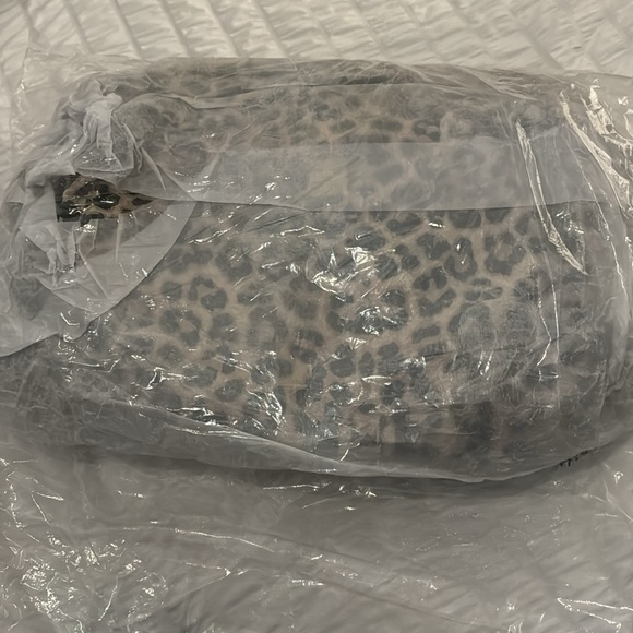 Brand New India Hicks Fortune Tote Canvas Sleeping Leopard Print. - Picture 4 of 4